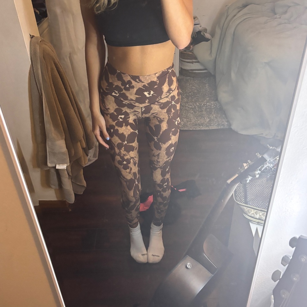 Aries leggings brown floral pattern
